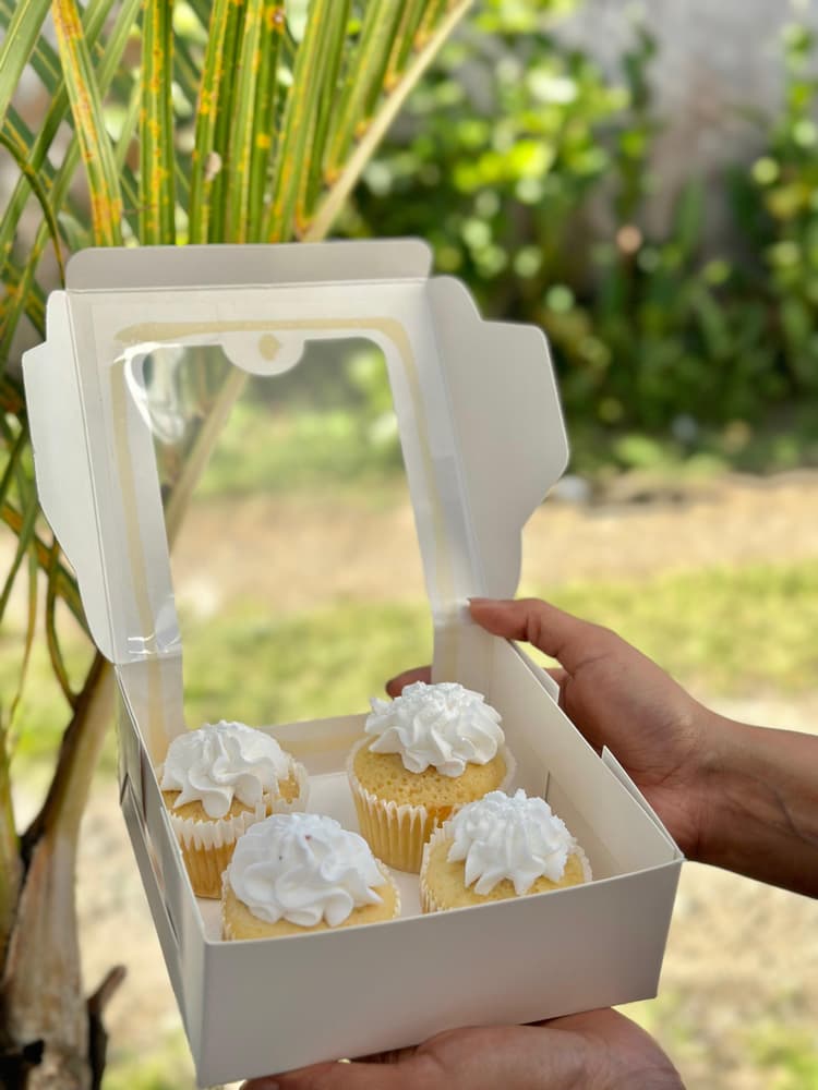 VANILLA CREAM CUPCAKE