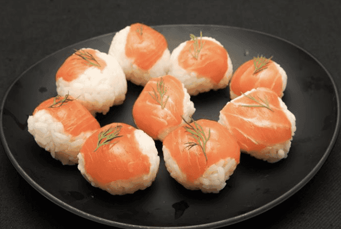 Sushi Balls - Seared Salmon ( 4 pieces)