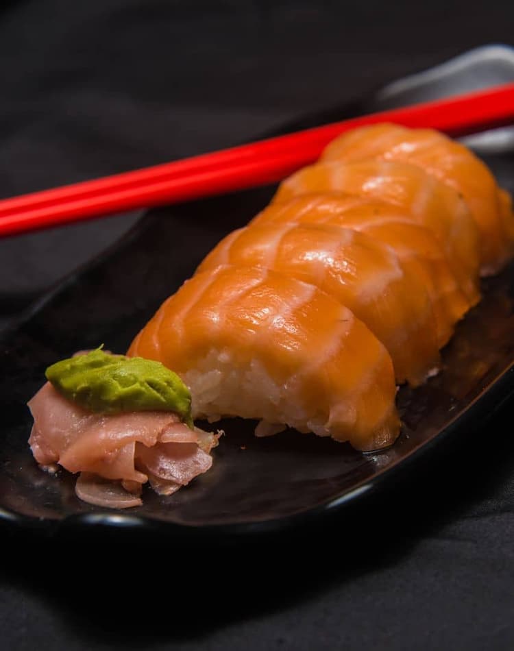 Salmon Nigiri ( 5 pcs )