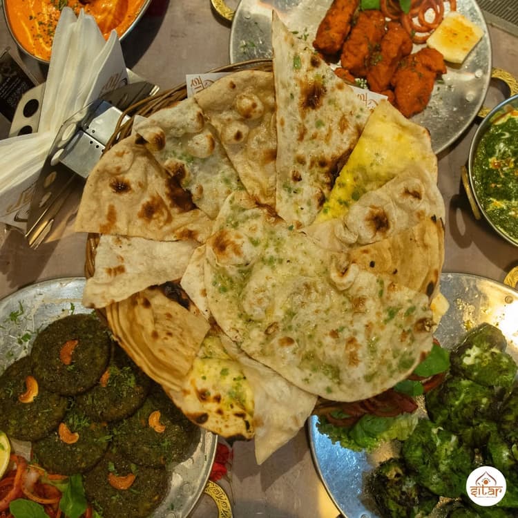 Cheese & Garlic Naan