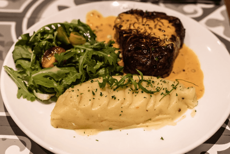 Sur le grill (Filet de boeuf) 250g / On the grill (Beef Fillet) 250g