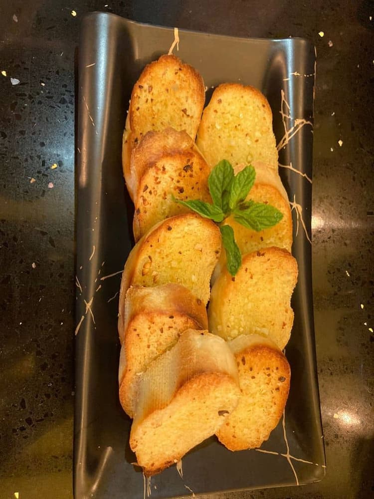 Garlic Bread (6 pcs)