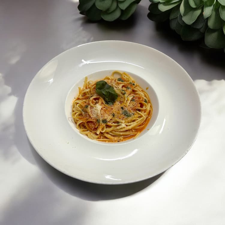 Spaghetti Tomate Basil