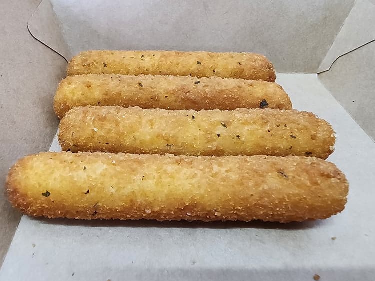 Mozzarella Sticks (4 pcs)