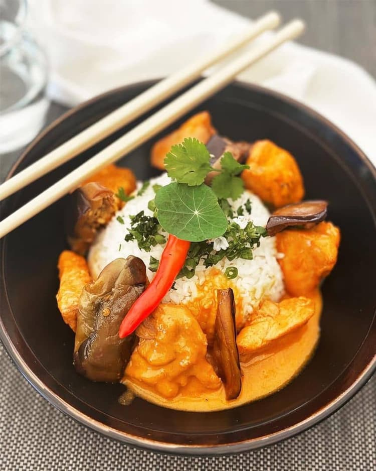 Curry rouge de Poulet Thai à l'aubergine,