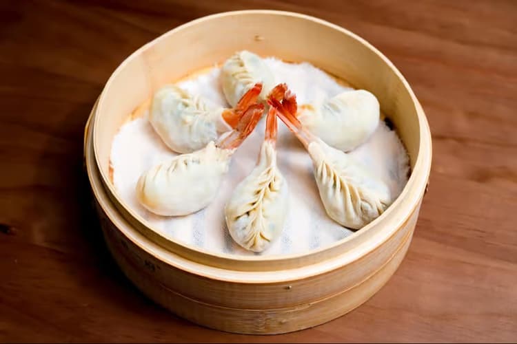 Steamed shrimp dumplings