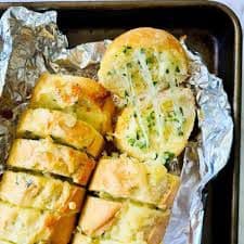Cheesy Garlic Bread (6 pcs)
