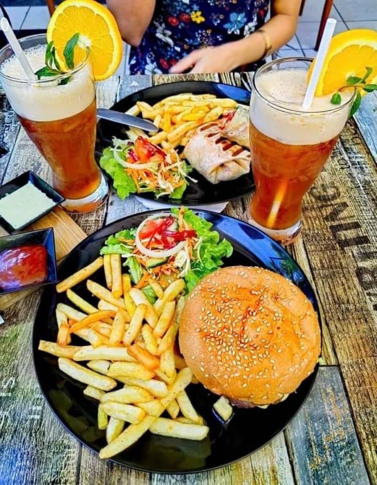 Jumbo Chicken Burger