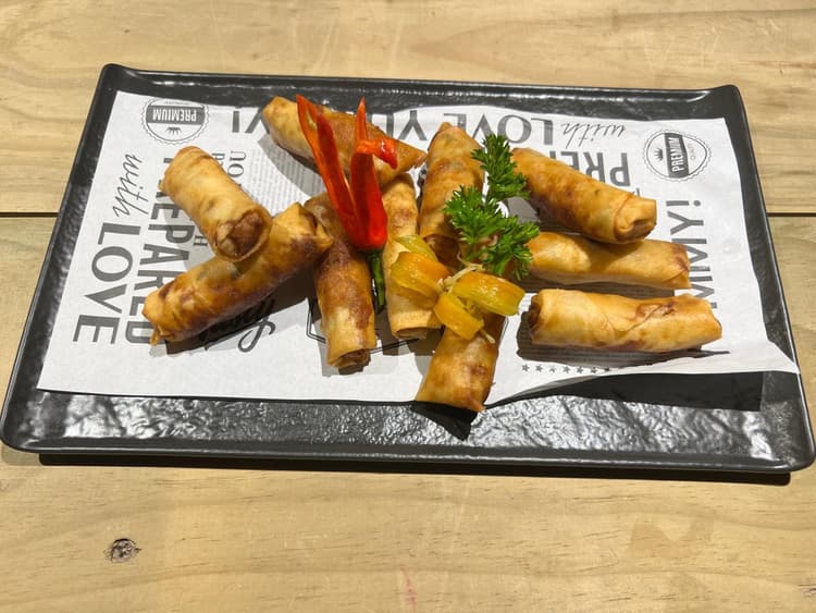 Chicken Spring Rolls x